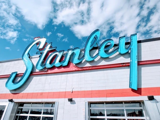 1575081182gdGtzhvX2pE2hZp Bạn sẽ học được cách hài hòa font chữ và kích thước khi học thiết kế bảng hiệu