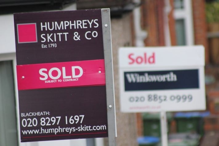 1575081509XWGBVGHOSkvpMnf Font chữ cũng không kém phần quan trọng trong việc học thiết kế bảng hiệu